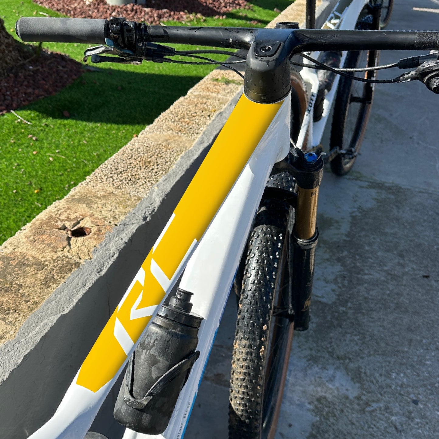 LOMO RC SPARK - AMARILLO