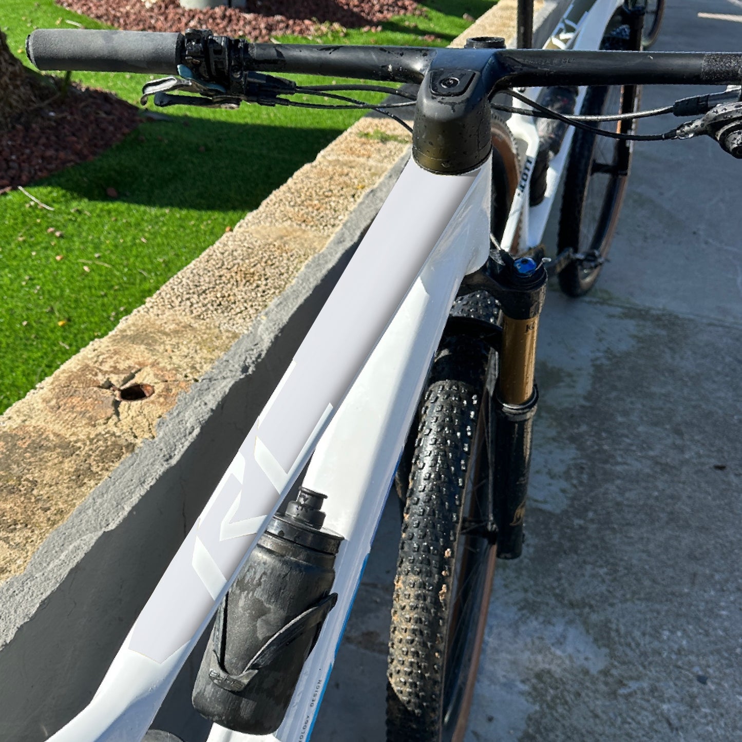 LOMO RC SPARK - BLANCO