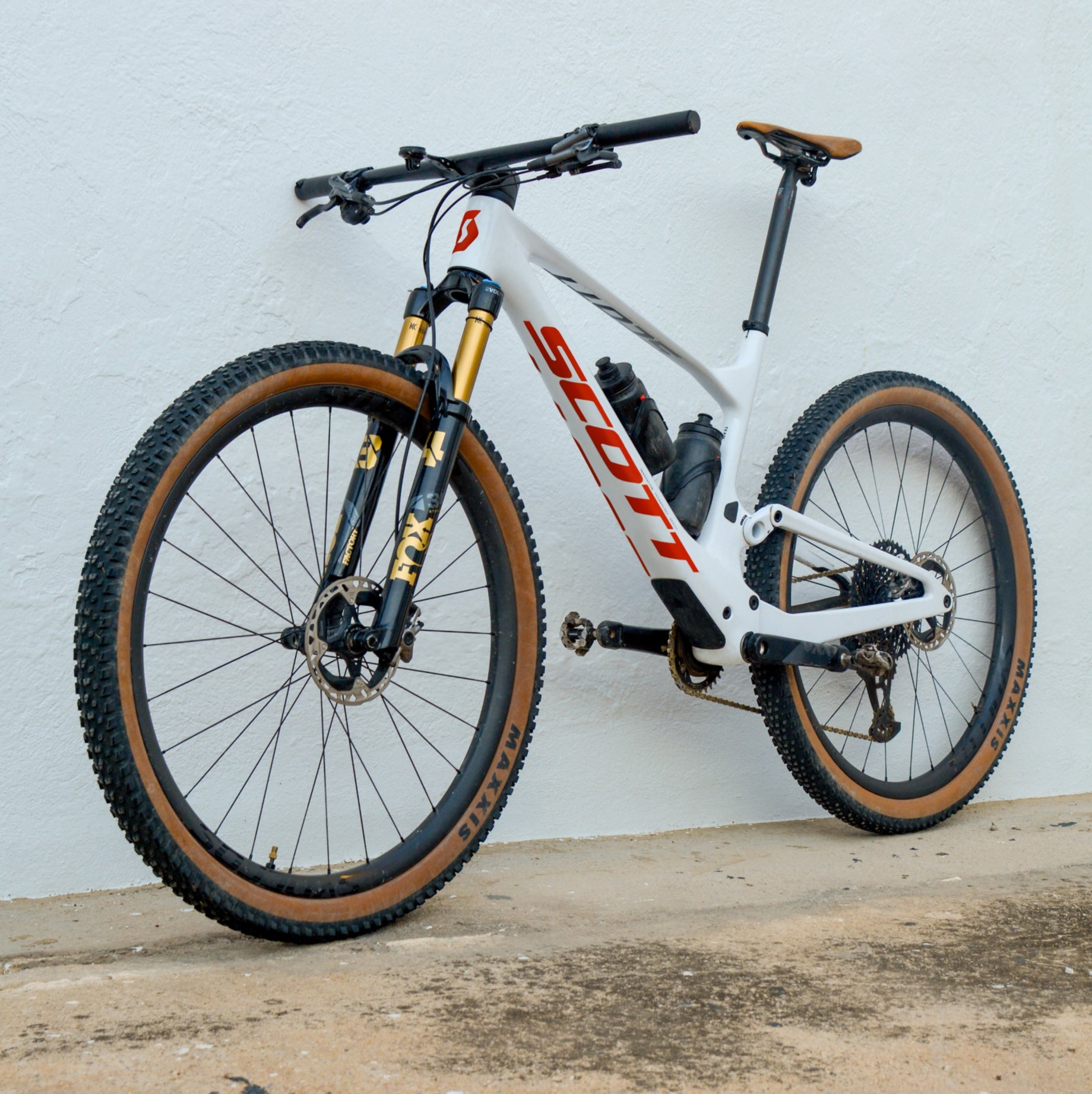 Spark blanca rojo