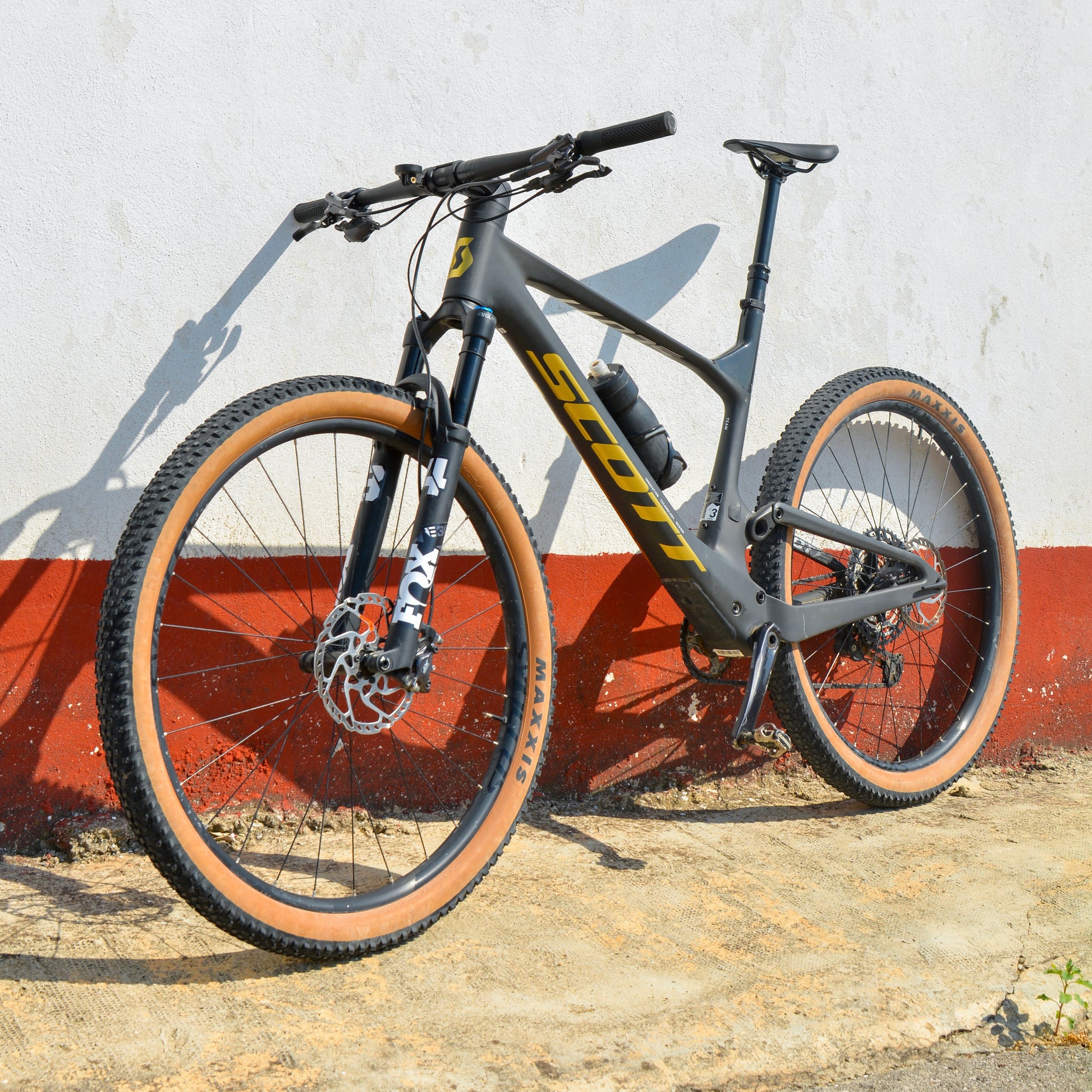 Spark negra dorado