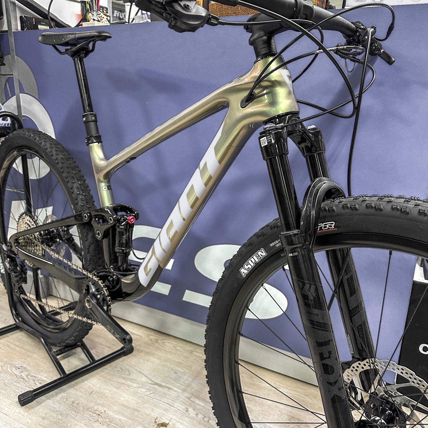 GIANT ANTHEM 24-25 - BLANCO