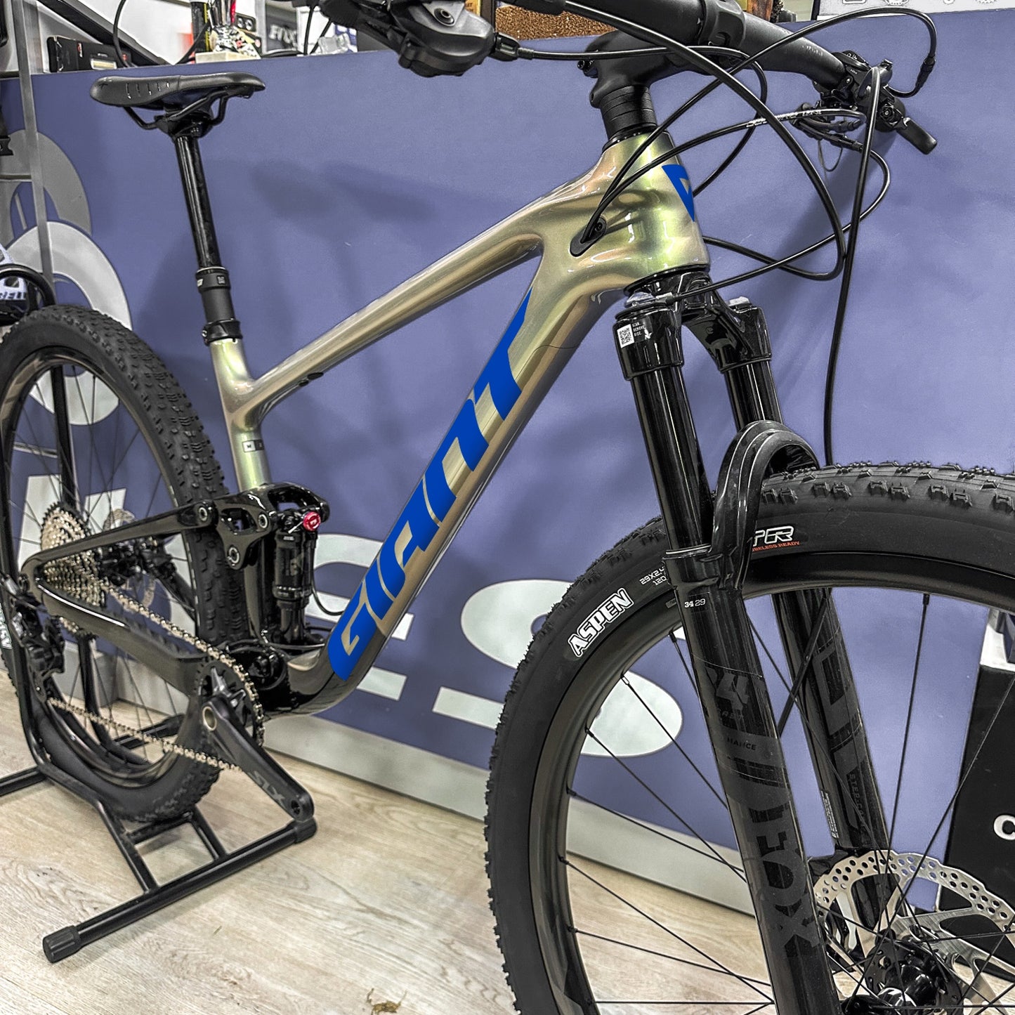 GIANT ANTHEM 24-25 - ÍNDIGO