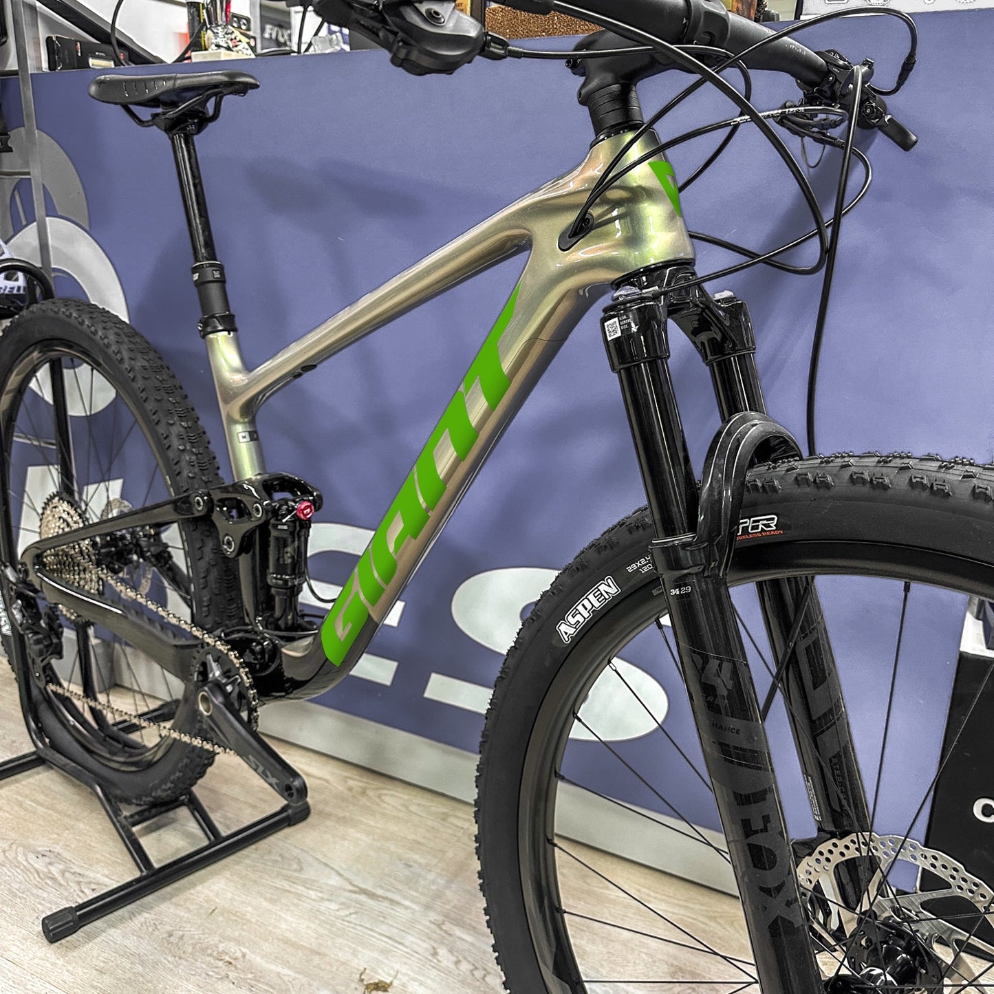 GIANT ANTHEM 24-25 - APPLE